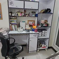 میز مطالعه به همراه کتابخانه