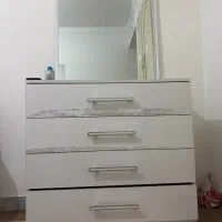 کمد و ایینه