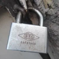 قفل آویز گیرا
