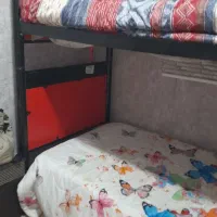 تخت فلزی