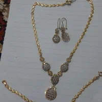 فروش سرویس طلا ۱۰۰ بالای تابلو