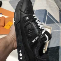 کتونی مستر lv سایز ۴۳ نو و بدون استفاده