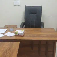 میز و صندلی و لوازم اداری