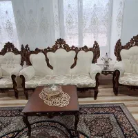 مبل سلطنتی هفت نفره با میز و دو عسلی