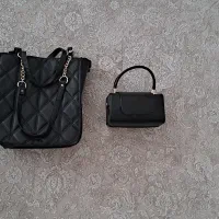 تعدادی کیف و لباس با قیمت مناسب