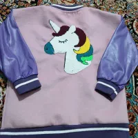 ژاکت|لباس|رباطکریم, شترخوار|دیوار