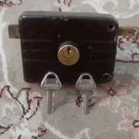 قفل قدیمی|ابزارآلات|بروجرد, |دیوار