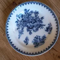 چند عدد ظروف قدیمی و ترمه