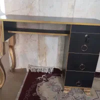میز ناخن و تخت چهار تیکه و اینه قدی