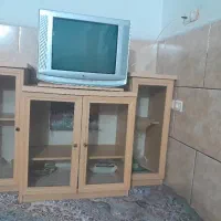 فروش  تلویزیون  همراه  با میزش