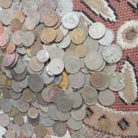تعداد زیادی سکه جمهوری و شاهی وسکه های قدیمی