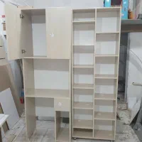 کتابخانه و میز تحریر