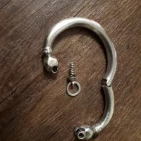 دستبند پالهنگ نقره صفوی لولا دار عتیقه موزه ای|کلکسیون اشیاء عتیقه|تهران, باغ خزانه|دیوار