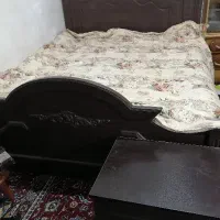 تخت خواب همراه با پاتختی و خوش خواب