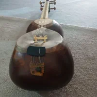 تار قدیمی و کاسه بزرگ