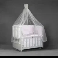 تخت کنار مادر