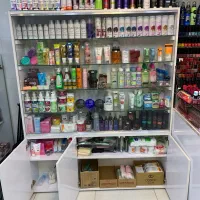 دکور مغازه ارایشی بهداشتی