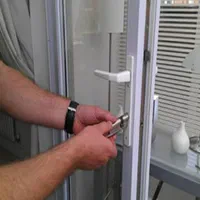 تعمیر رگلاژ و تولید درب و پنجره دوجدارهUPVCو توری