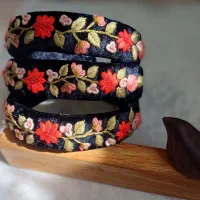 تل و گلسینه وبند عینک های گلدوزی شده با دست|صنایع دستی و سایر لوازم تزئینی|اراک, |دیوار