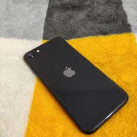 اپل iPhone SE (2020) با حافظهٔ ۱۲۸ گیگابایت