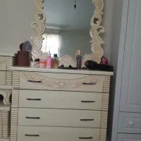 دراور چهار کشو همراه آینه ودو عدد  عسلی کناره