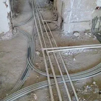 برق کار ساختمان و لوله کشی اب و فاضلاب