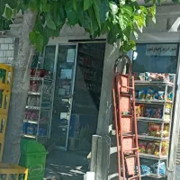 سوپرمارکت بر خیابان اصلی