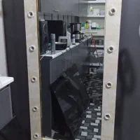 اینه قدی ایستاده