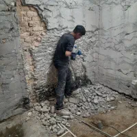 کارگر افغانی تخریب سفت کاری بازسازی کاشی سرامیک