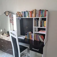 کتابخانه و میز مطالعه با صندلی