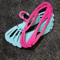 تعدادی چوبکار یا چوب لباسی کودک|اسباب و اثاث بچه|فردیس, شهرک سپاه|دیوار