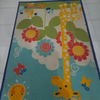 یه فرش ۴ متری با ۳ تا جلوی دری تمیز کارکرده