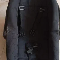 کریر و تخت کنار مادر