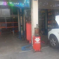 کارگر تعویض روغنی و مکانیکی نیمه ماهر