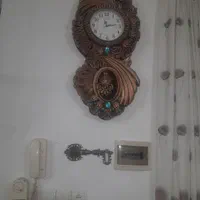یک عدد ساعت دیواری