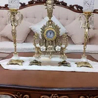 ساعت و شمعدان برنزی (توضیحات)