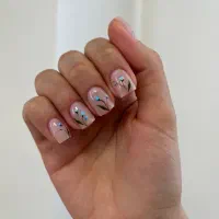 طراح ناخن و ناخن کار