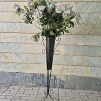 گلدان به همراه گل مصنوعی