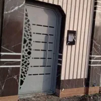 سرامیک وسنگ کار هستم باسابقه بالا ۱۵ سال