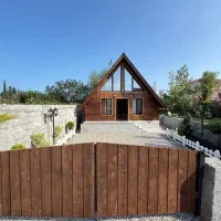 کلبه سوئیسی استخر سرپوشیده و سر باز