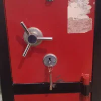 گاوصندق ایران کاوه 2طبقه تمیز قفلها  کلیدار و سالم