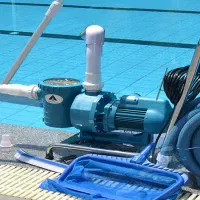 خدمات جارو استخری(تمیز کاری کف استخر)