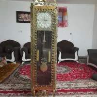 ساعت برنز ایستاده تمیز