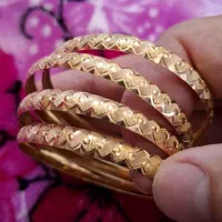 مقداری طلا با فاکتور قیمت تابلو