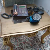 تلفن روی میزی نیاز به تعمیر دارد