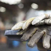 راننده خاور در مصالح ساختمانی