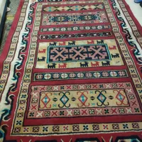 یک عدد فرش2در3و چهار عدد پشتی دست باف