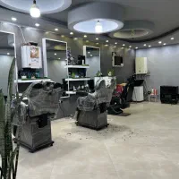 ارایشگاه مردانه با۲عدد صندلی وکلیه لوازم برا اصلاح