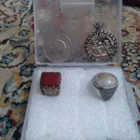 چند انگشتر.. یک سکه زمان شاه وآرم.