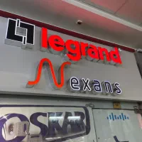 نصاب بنر فلکسی نصب تابلو چلنیوم استیکر تابلو سازی|خدمات پیشه و مهارت|تهران, جمهوری|دیوار